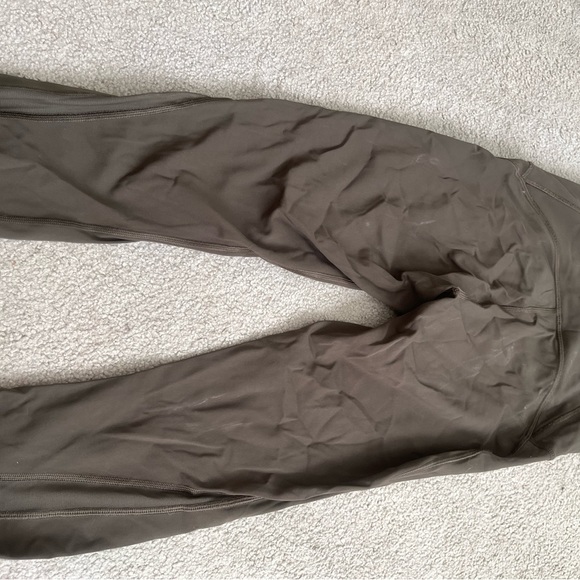 Lululemon Wonder Under in Olive Green (Mesh at the bottom of the pants) No flaws - Picture 2 of 3